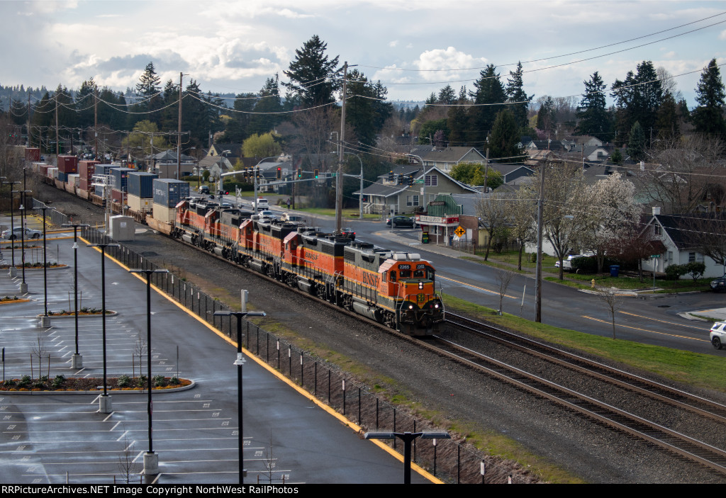 5 Geeps leading a Crew 4